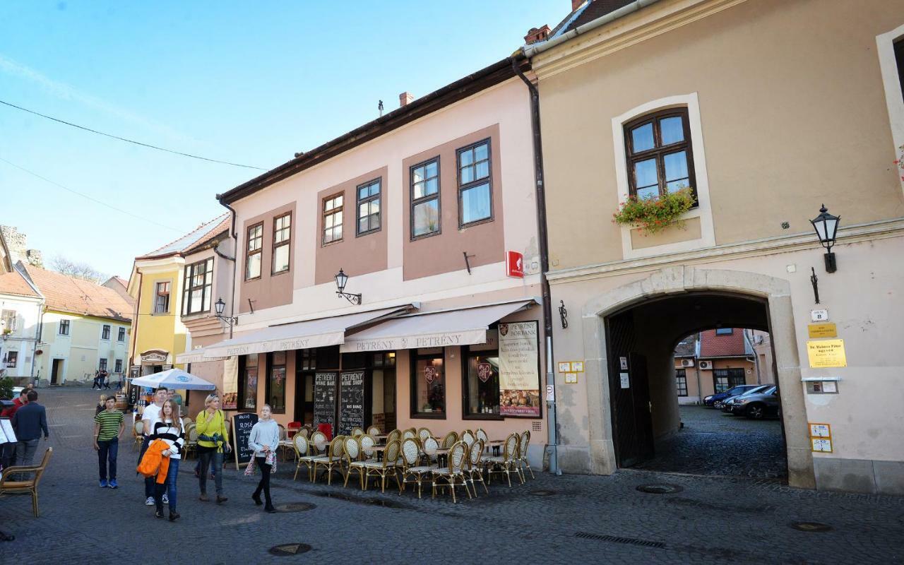 Villa Inda Rooms Eger Bagian luar foto